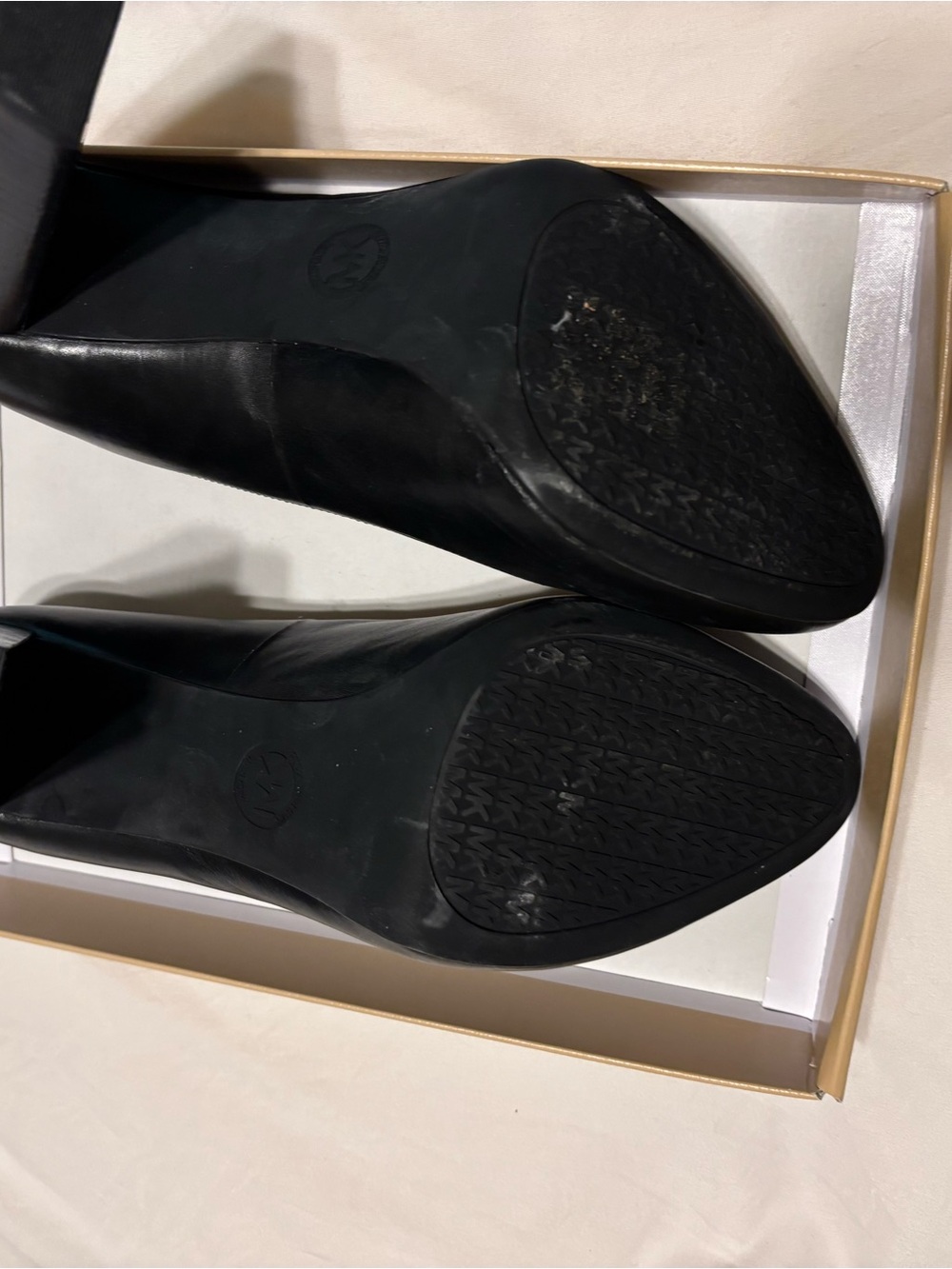 Black Pointed-Toe Women’s Pumps